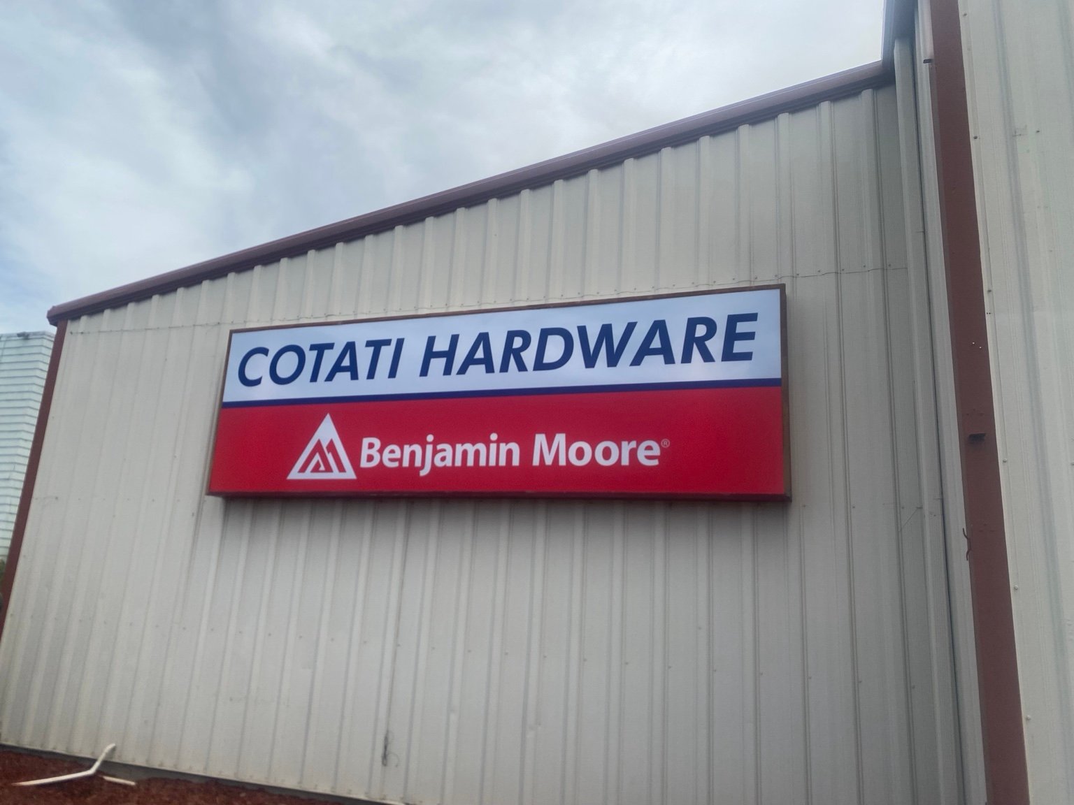 Cotati Hardware Lightbox by Sign Dynamics